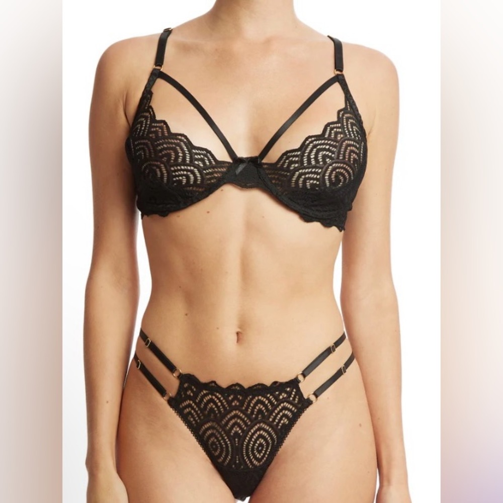 Brand New in Packaging Hanky Panky Bra & Thong Set in Black